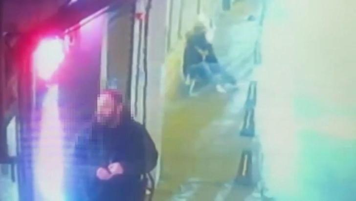 İstanbul- Beyoğlu'nda uyuyan kişinin cep telefonunu çalan şüpheli suçüstü yakalandı