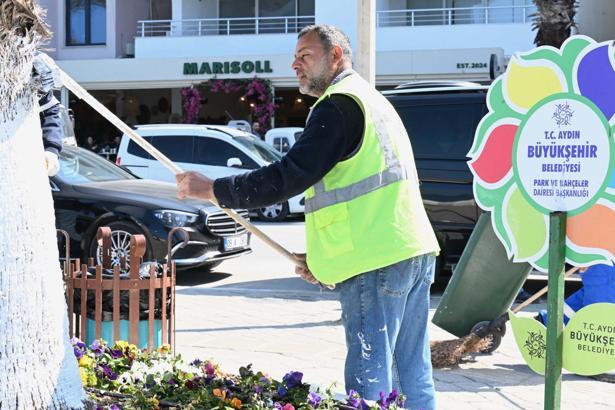 Kuşadası'nda Ramazan Bayramı öncesi yürütülen çalışmalar sürüyor