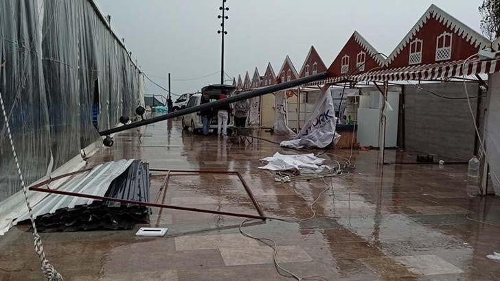 Hatay'da kuvvetli rüzgar; çatılar uçtu, stantlar yıkıldı