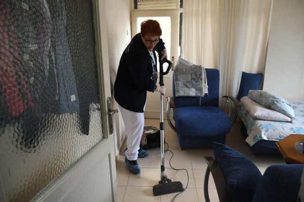 Kuşadası Belediyesi'nden bayram öncesi evde bakım hizmeti