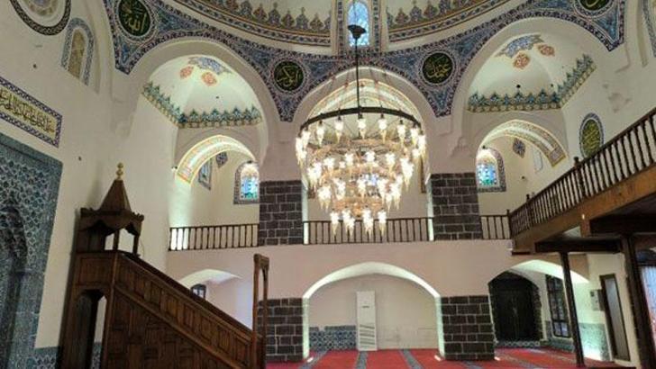 Restore edilen 3 tarihi cami, bayramda ibadete açılacak