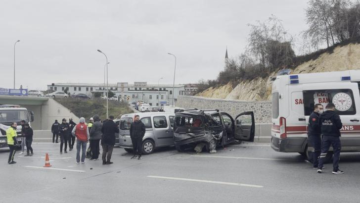 İstanbul - Arnavutköy'de 4 aracın karıştığı zincirleme kaza: 6 yaralı
