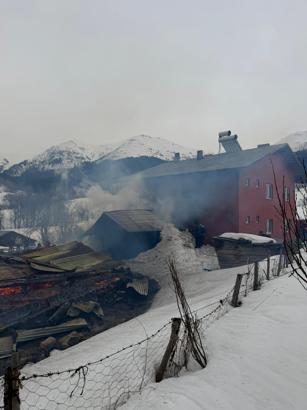 Artvin’de yangın: 1 ev, 2 ahır ve 1 ambar küle döndü