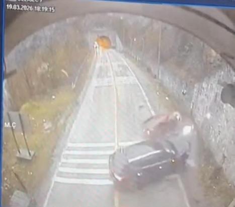 İki otomobilin çarpıştığı kaza kamerada; 1 ölü, 5 yaralı