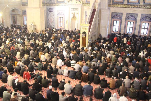 Adana'da Sabancı Merkez Camisi’nde bayram namazı kılındı