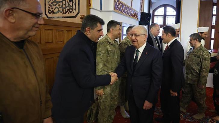 Bakan Güler, bayram namazını Hatay'daki tarihi camide kıldı