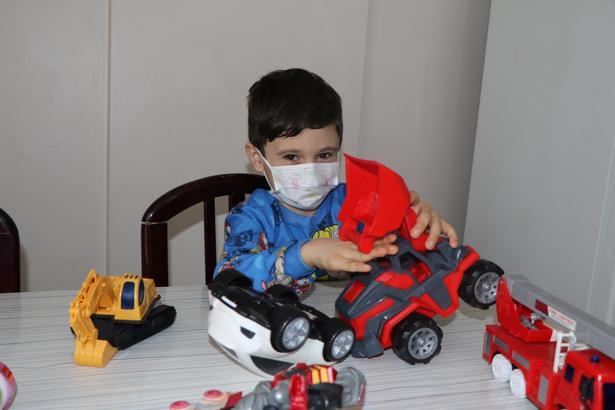 Lösemi hastası Muhammet Emin, tedavi sonrası ablasına kavuşup oyun oynamak istiyor