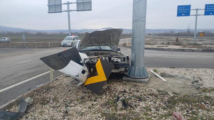 Çorum'da iki otomobil çarpıştı: 6 yaralı