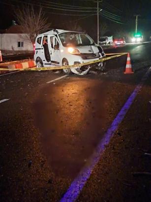 Niğde’de hafif ticari araç elektrik direğine çarptı: 1 ölü, 1 yaralı