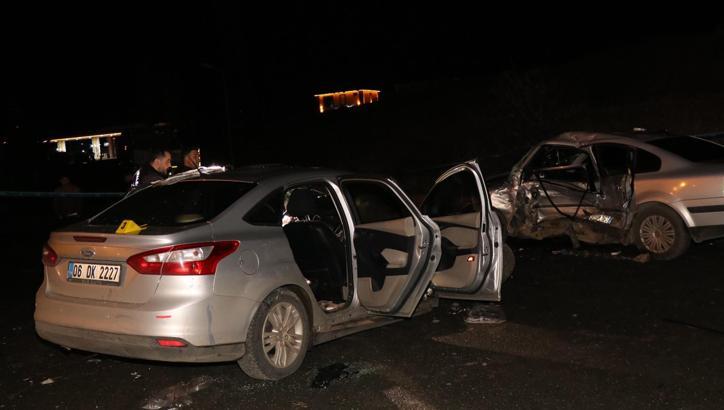 Otomobil, park halindeki araca çarptı: 1’i ağır, 5 yaralı