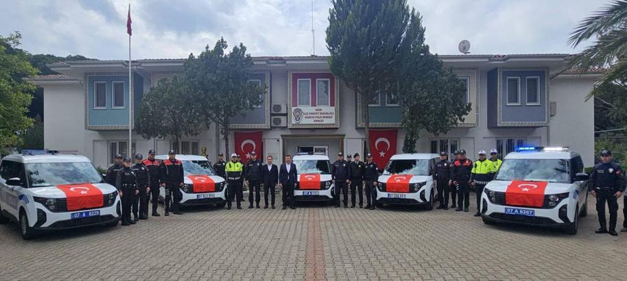 Serik İlçe Emniyet Müdürlüğü’ne 5 yeni araç