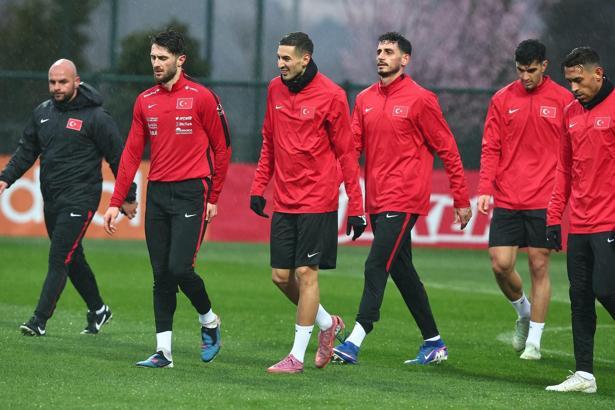 3 büyüklerden 33 futbolcu milli takımlarında mücadele edecek