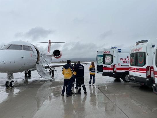 Bingöl’de 25 günlük bebek, ambulans uçakla Ankara’ya sevk edildi