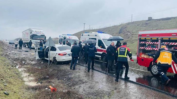 Bingöl'de otomobil devrildi: 1 ölü, 2 yaralı