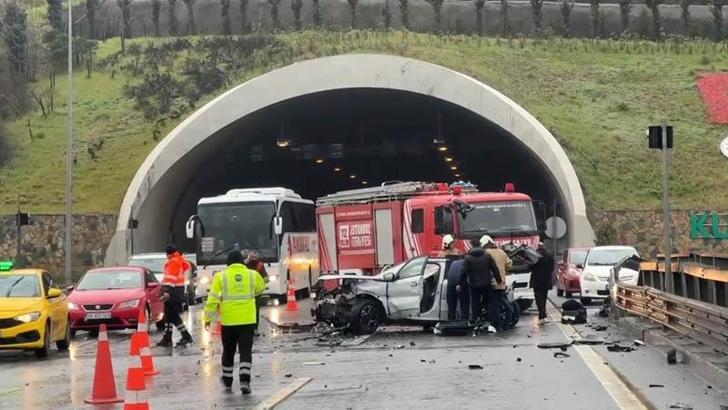 Sultangazi'de aynı yerde iki ayrı trafik kazası: 3'ü hafif 9 yaralı