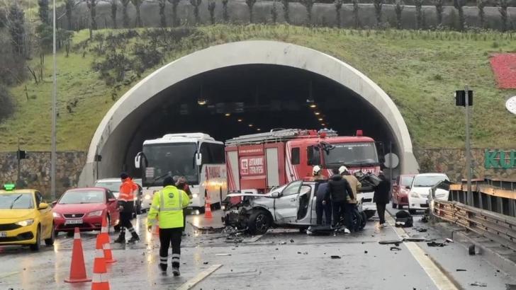 İstanbul - Sultangazi'de aynı yerde iki ayrı trafik kazası: 3'ü hafif 9 yaralı
