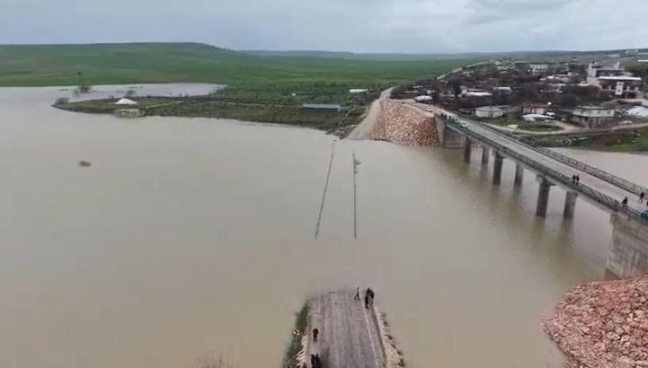 Diyarbakır’da sağanak; Ambar Çayı taştı, yol ve tarlalar sular altında kaldı