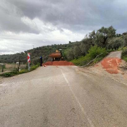 Hatay’da yağış nedeniyle yol çöktü