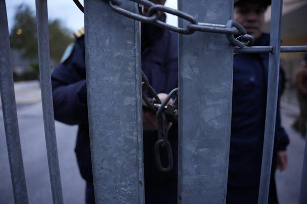 Midilli Adası’nda mahsur kalan Türk turisler yurda döndü
