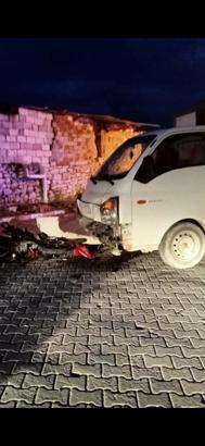 Manisa’da motosiklet ile kamyonet çarpıştı: 2 yaralı
