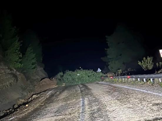 Adana-Aladağ kara yolu heyelan nedeniyle kapandı