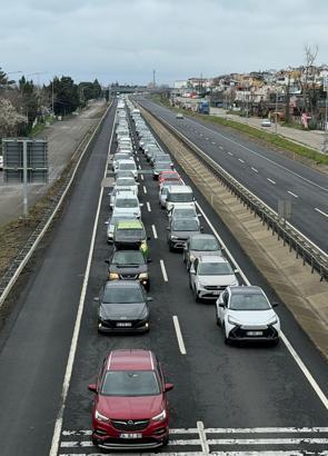 Tekirdağ-İstanbul kara yolunda araç yoğunluğu; ağır vasıtalara kısıtlama