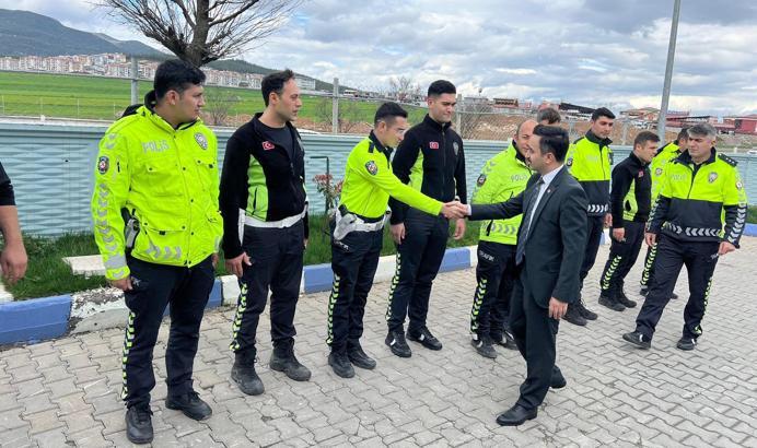 Kaymakam Erciyas’dan görev yapan polis ve jandarmalara bayram ziyareti