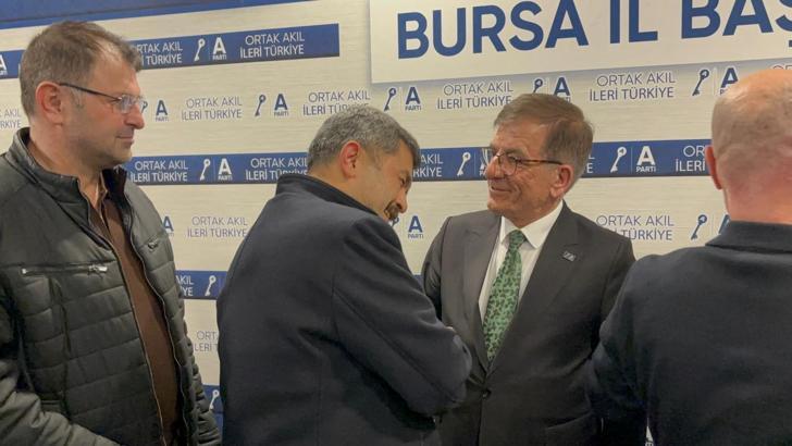 Bursa’da Anahtar Parti il teşkilatı bayramlaştı