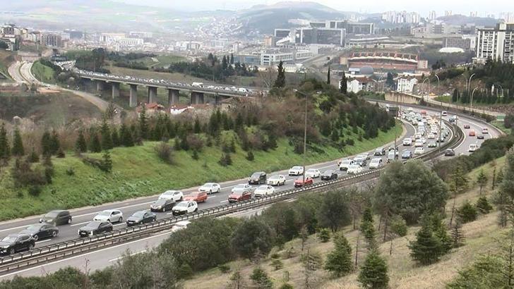 Ramazan Bayramı'nın son gününde TEM’in Kocaeli geçişinde yoğunluk