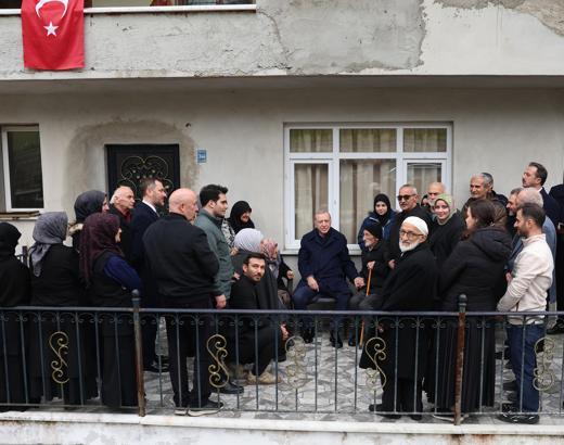 Cumhurbaşkanı Erdoğan, komşularıyla bayramlaştı