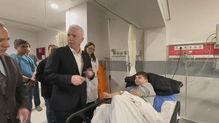 Vali Gül, Fatih'teki çöken binaların enkazından kurtarılan yaralıları ziyaret etti