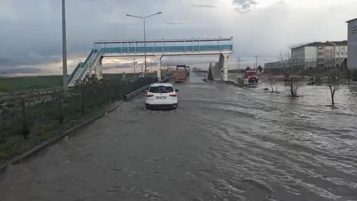 Nusaybin'de sağanak; İpekyolu suyla doldu