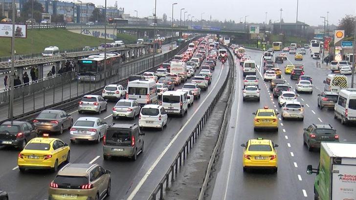 İstanbul'da haftanın ilk iş gününde trafik yoğunluğu