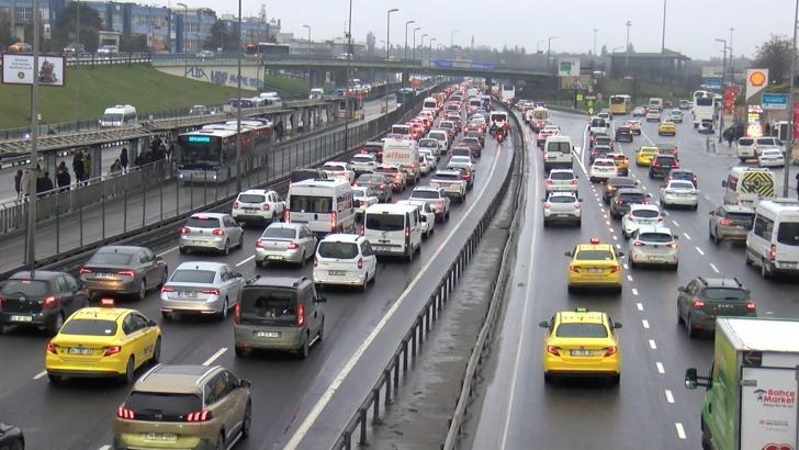 İstanbul'da haftanın ilk iş gününde trafik yoğunluğu