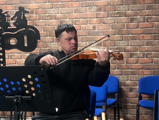 Down sendromlu Kadir'in müzik aşkı