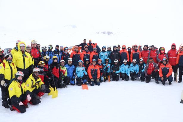 AFAD’dan, 2 bin 200 rakımlı Erciyes’te personele çığ eğitimi