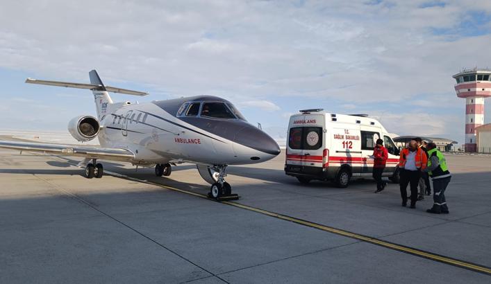 30 günlük bebek için uçak ambulans havalandı