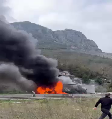 3 aracın karıştığı zincirleme kaza: 2 yaralı