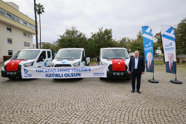 Yüreğir Belediyesi'nin filosuna 3 yeni araç daha katıldı