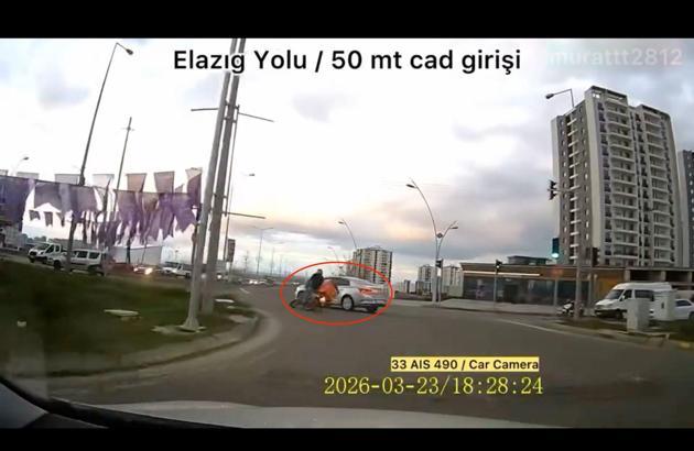 Otomobile çarpmamak için sürücüsünün manevra yaptığı motosiklet devrildi; kaza kamerada