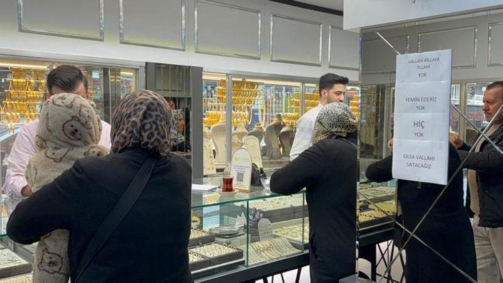 Kuyumcu satacak altın kalmayınca dükkanına, 'vallahi billahi tillahi yok' yazısı astı