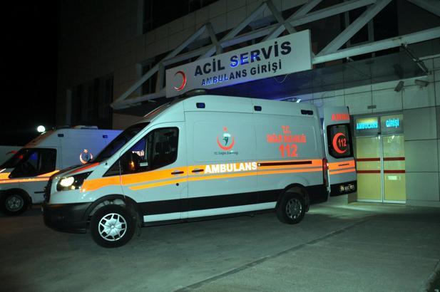 Düğünde bıçaklı kavga; 3 yaralı