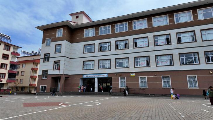 Sınıfta sıkılan spreyden etkilenen 6 öğrenci hastaneye kaldırıldı