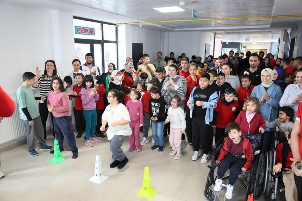 Kayseri’de down sendromlu 150 öğrenciye etkinlik düzenlendi