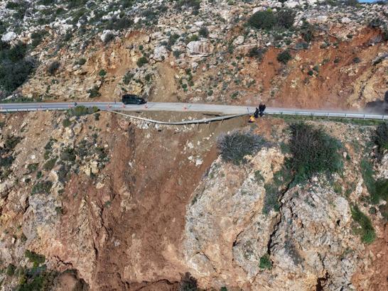 Aydıncık-Bozyazı karayolunda çökme yaşandı