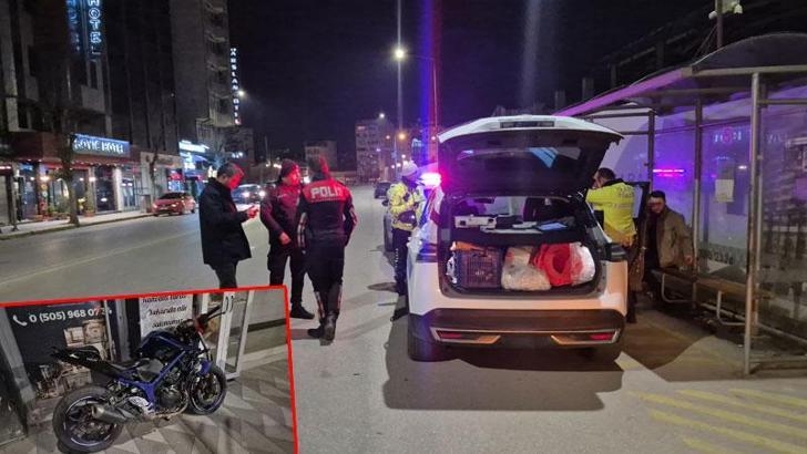 Eskişehir'de motosiklet ile hafif ticari araç çarpıştı: 1'i ağır 2 yaralı