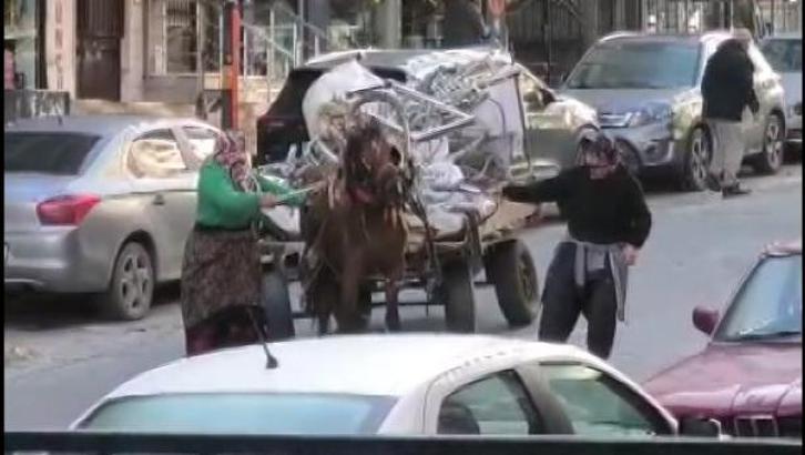 İstanbul – Avcılar’da aşırı yük taşıtılan ata sopa ve kemerli şiddet kamerada
