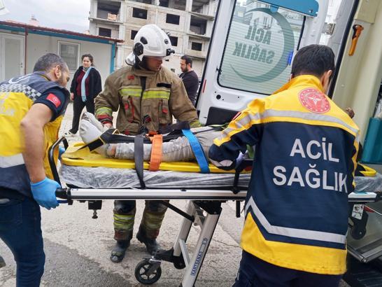 Asansör boşluğuna düşen işçi yaralandı