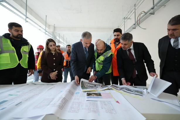 Mardin Valisi Akkoyun, şehir hastanesi inşaatını inceledi