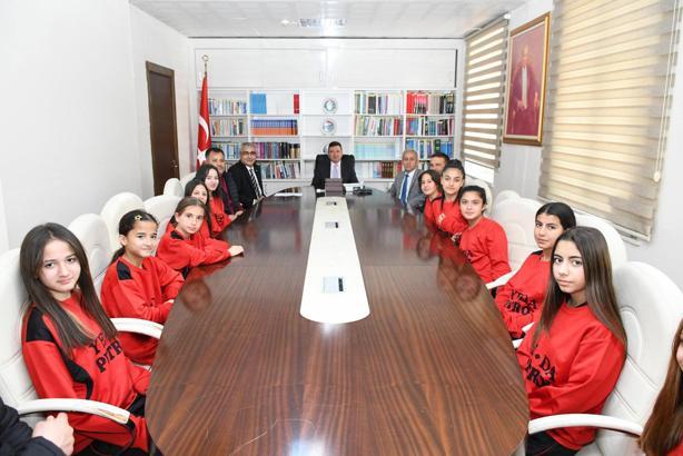 Şampiyonlardan kaymakama ziyaret